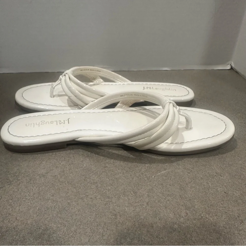 J. McLaughlin Caitlin White Patent Leather Flip Flops Slip On Sandals Thongs 8